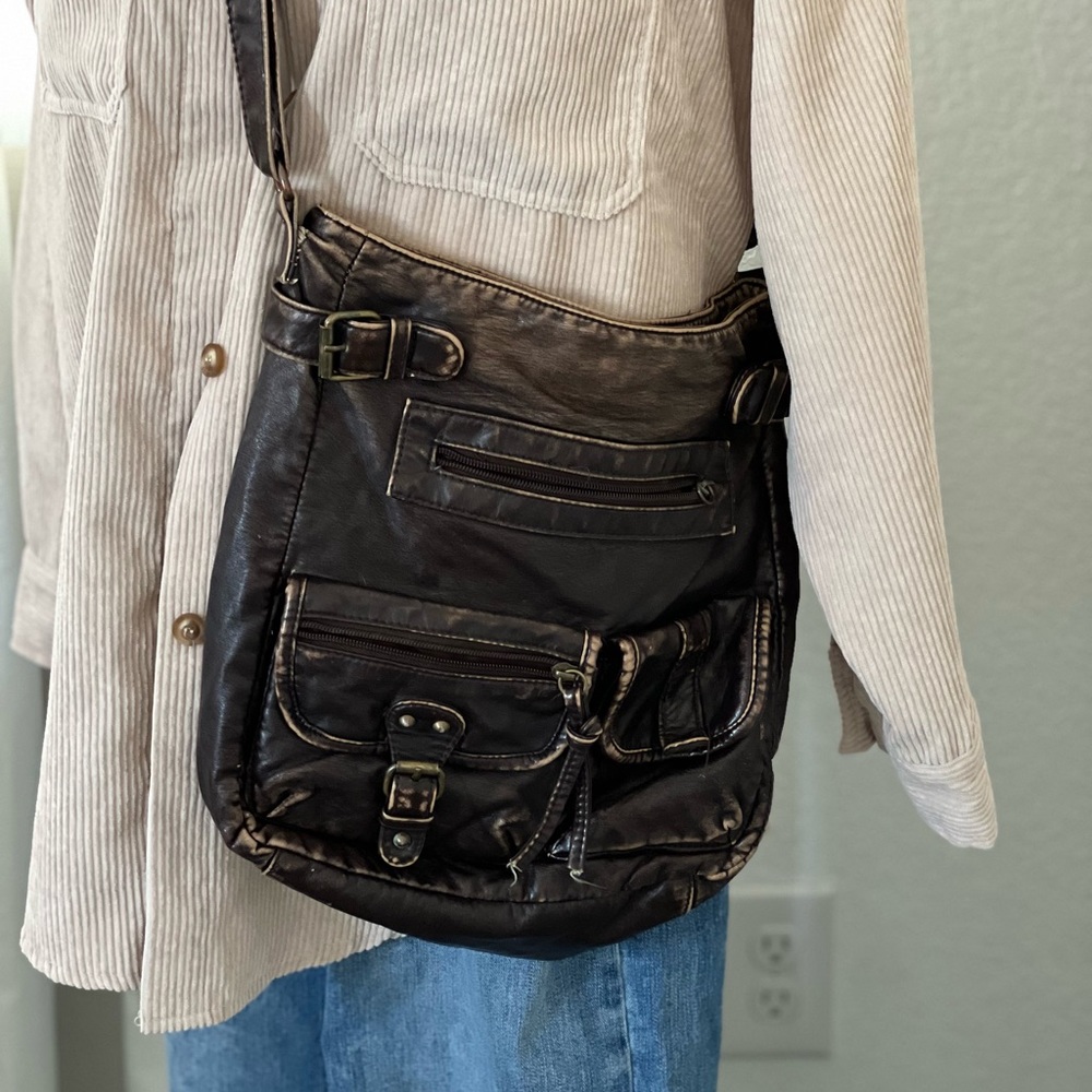 Brown PU hobo style handbag.